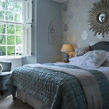 B&B Raise View House